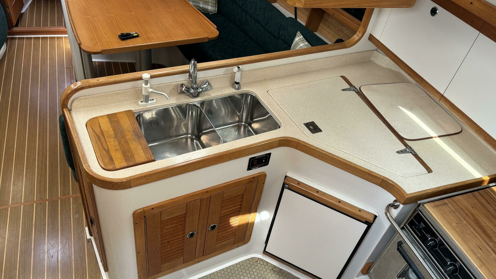 1997 Catalina 400 - Image 9