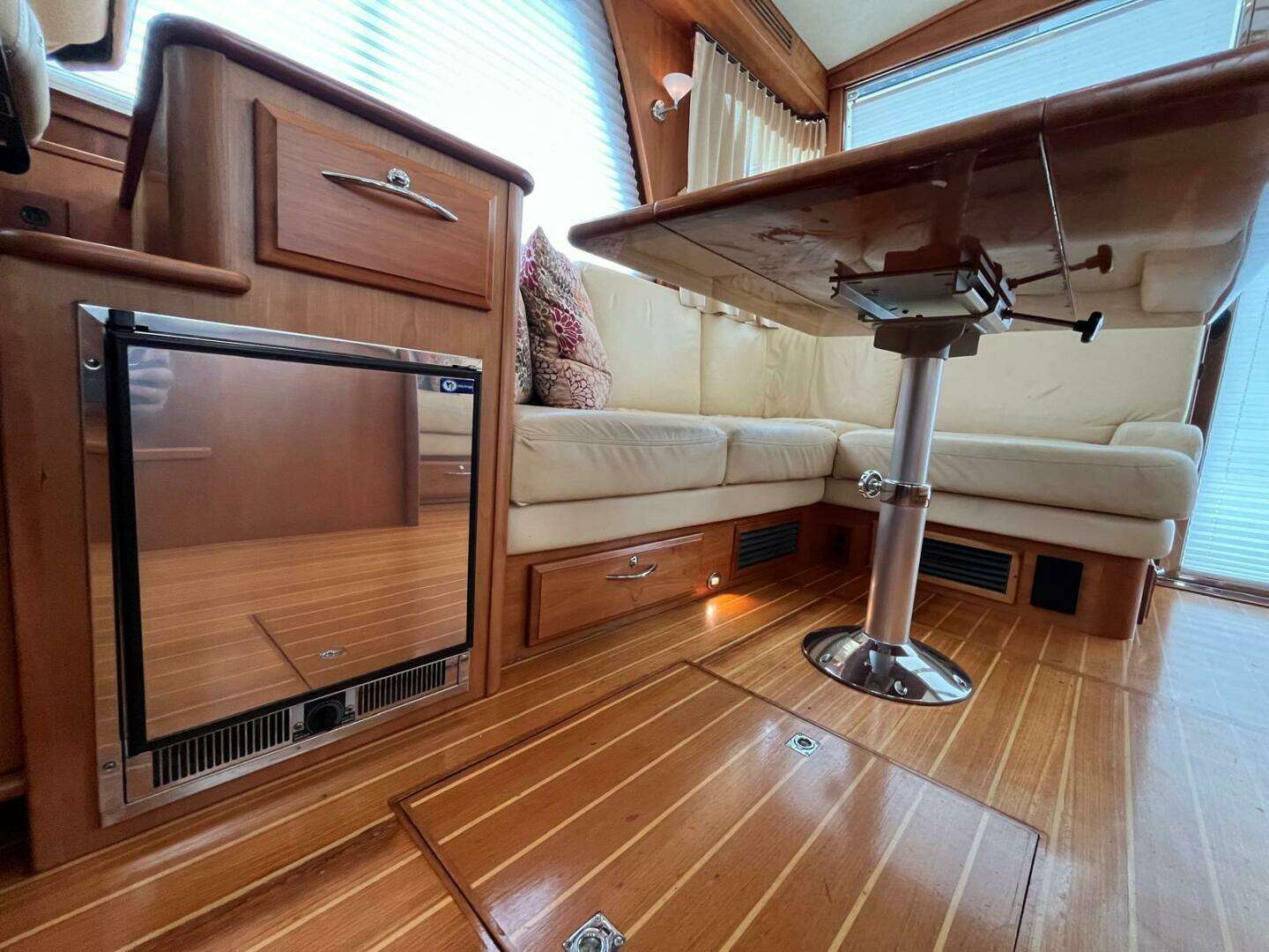 2013 Sabre 48 Salon Express - Image 46