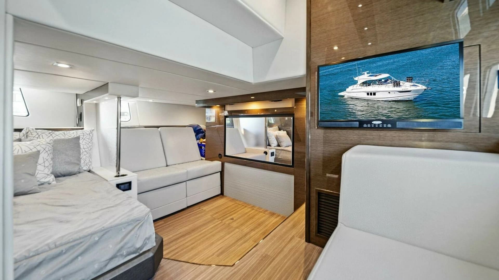 2019 Cruisers Yachts 45 Cantius - Image 49