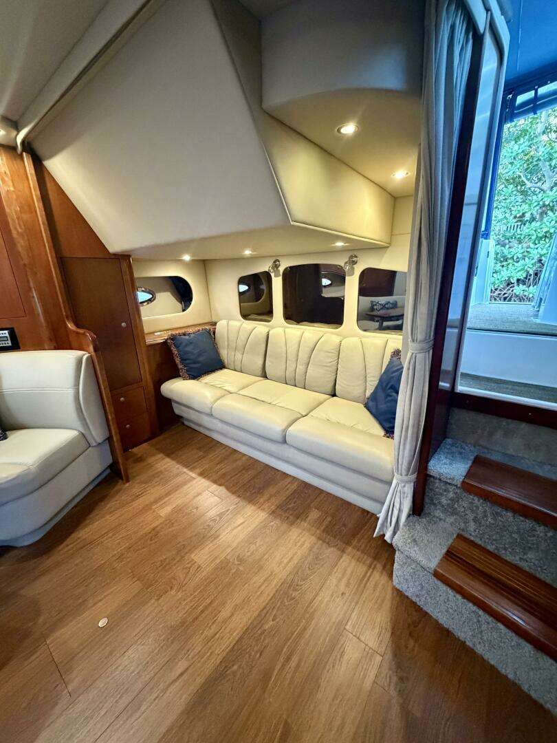 2007 Cruisers Yachts 370 Express - Image 8