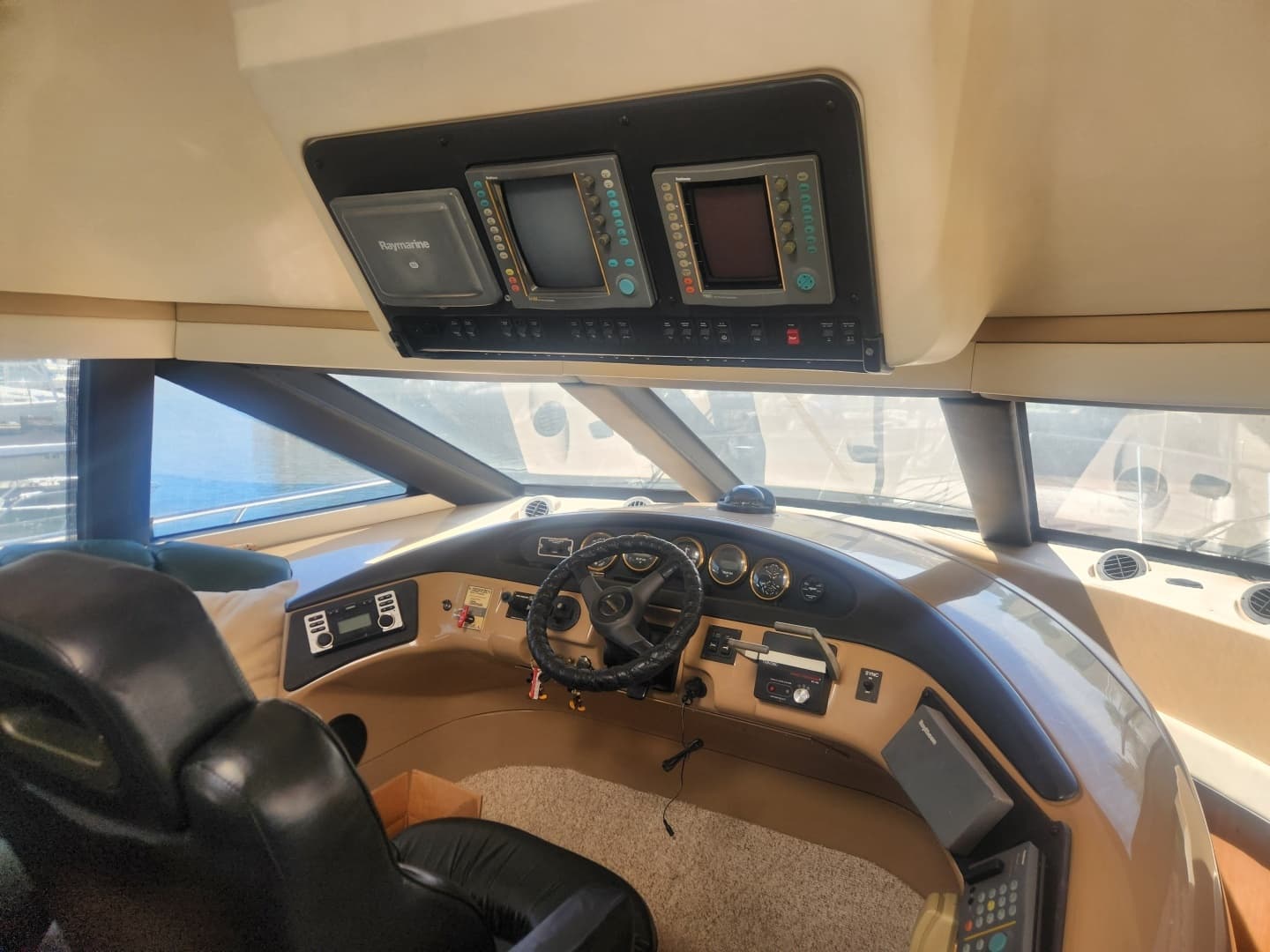 1998 Carver Voyager Pilothouse - Image 9