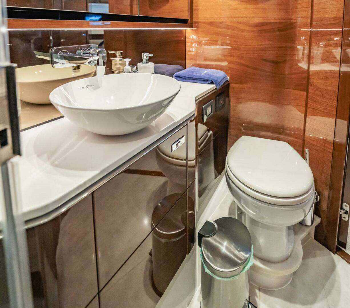 2019 Princess F55 - Image 22