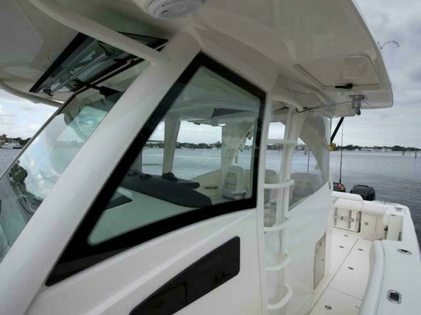 2014 Boston Whaler 370 Outrage - Image 9