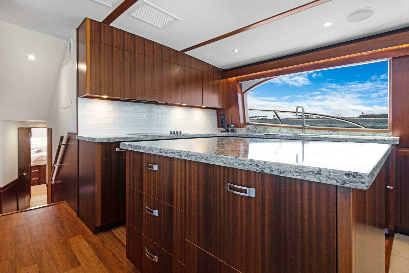 2016 Hatteras GT63 - Image 31