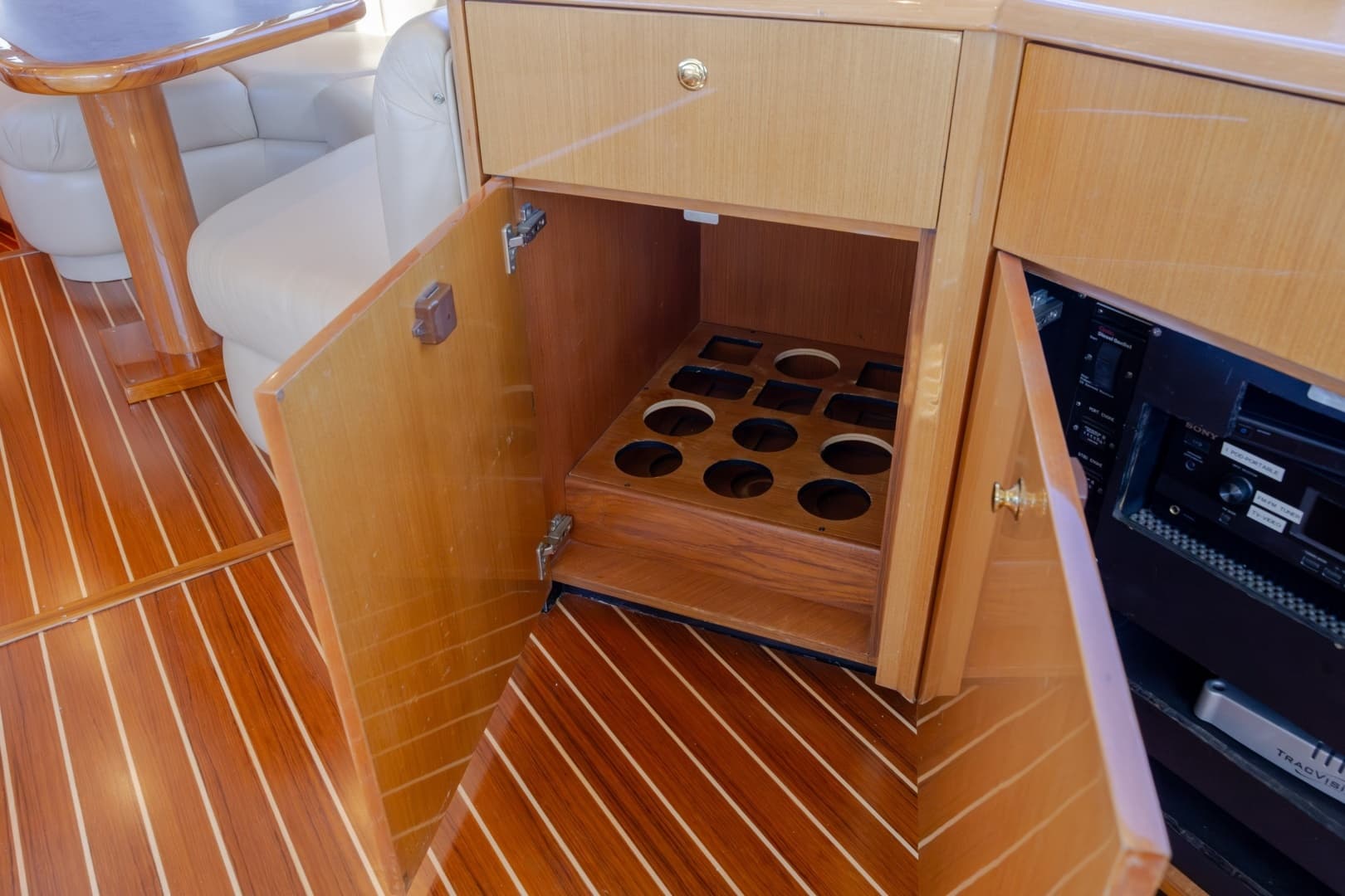 2000 Viking 55 Convertible - Image 67