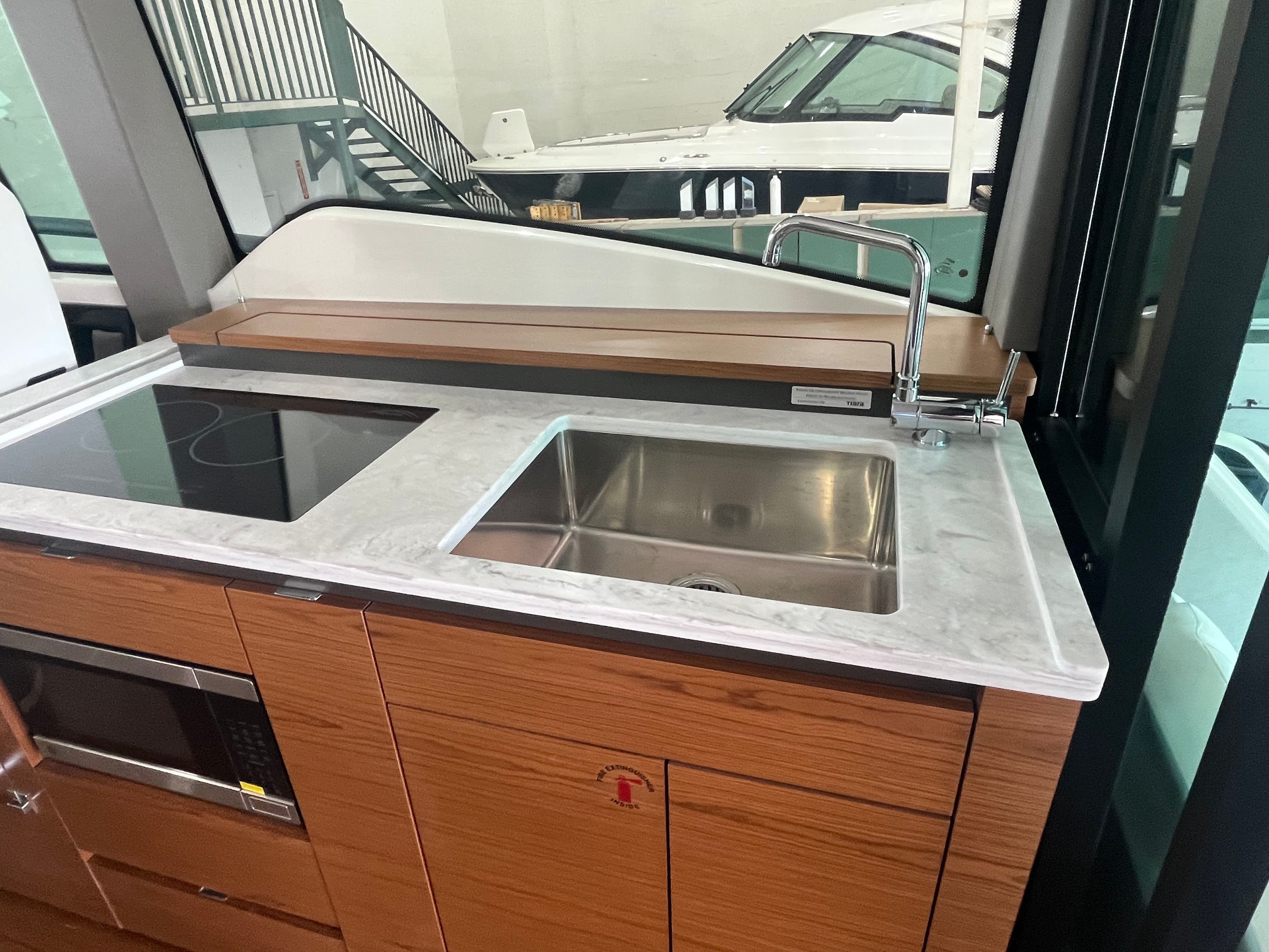 2026 TIARA YACHTS 43 LE - Image 22