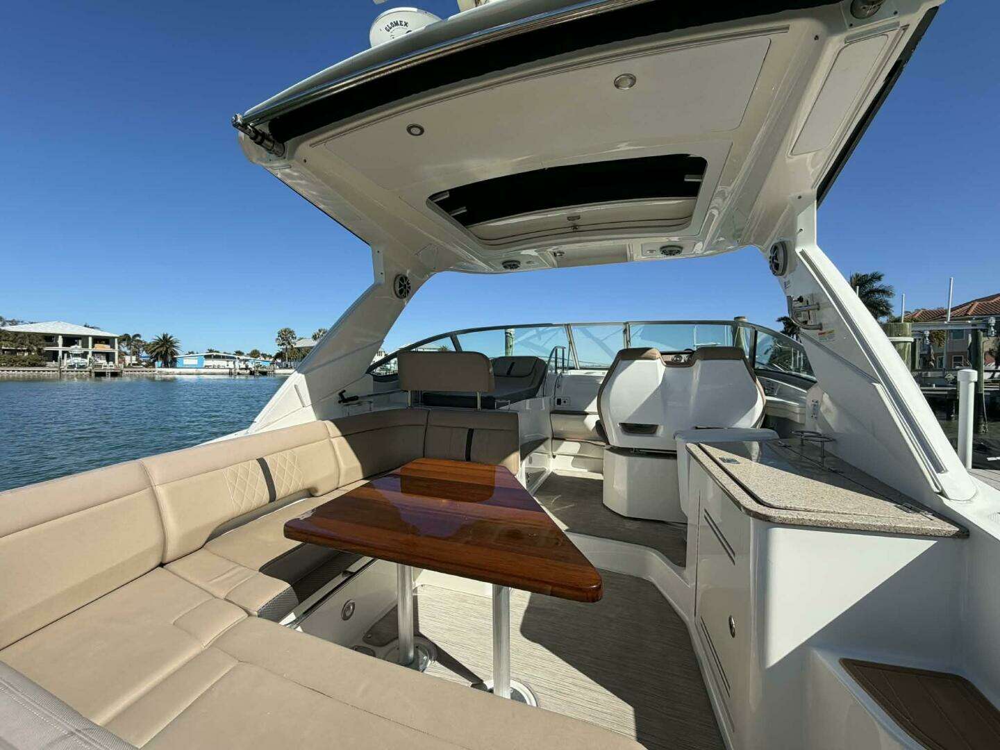 2016 Sea Ray 350 Sundancer - Image 23