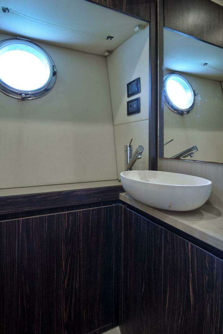 2017 Azimut 72 Flybridge - Image 42