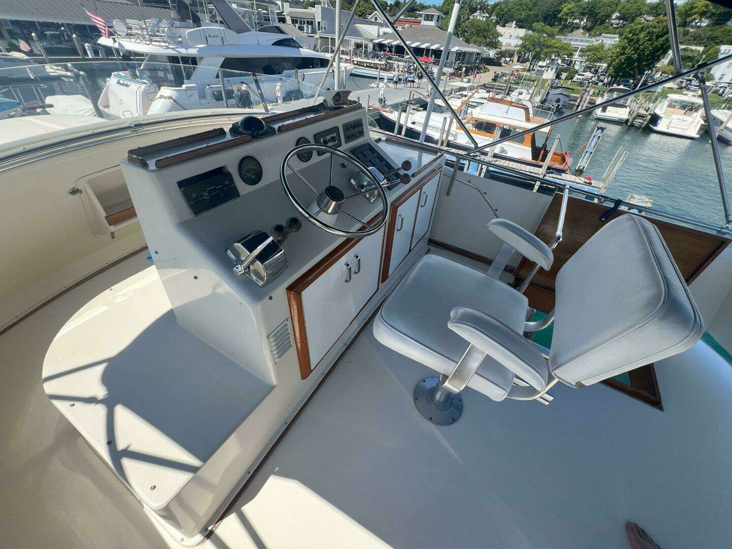 1978 Chris-Craft 410 Motor Yacht - Image 13