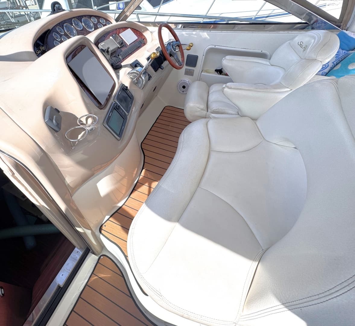 1999 Sea Ray 38 Sundancer - Image 15