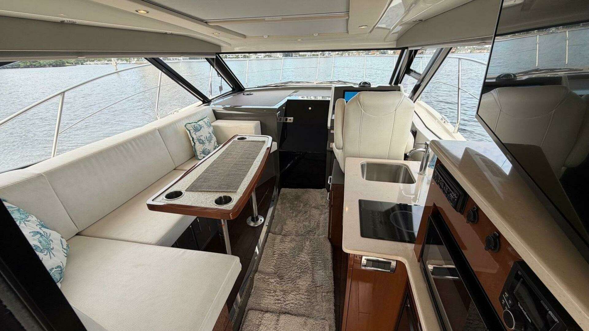 2019 Carver C34 - Image 10