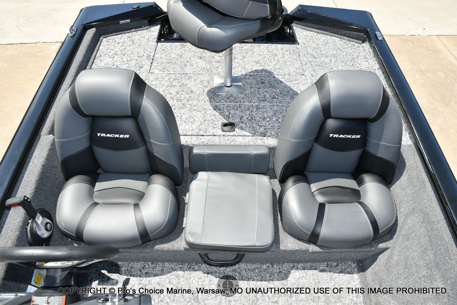 2026 Tracker Pro Team 175 w/Vinyl Floors - 45