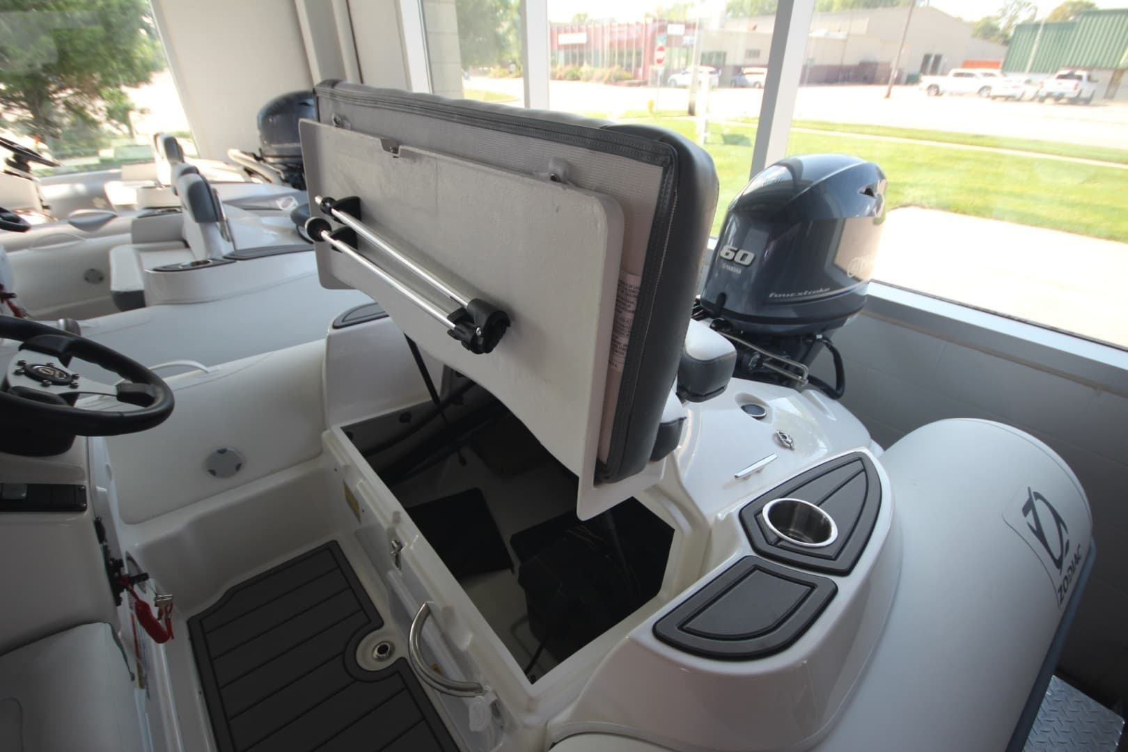 2026 Zodiac Yachtline 440 DL NEO - Image 4
