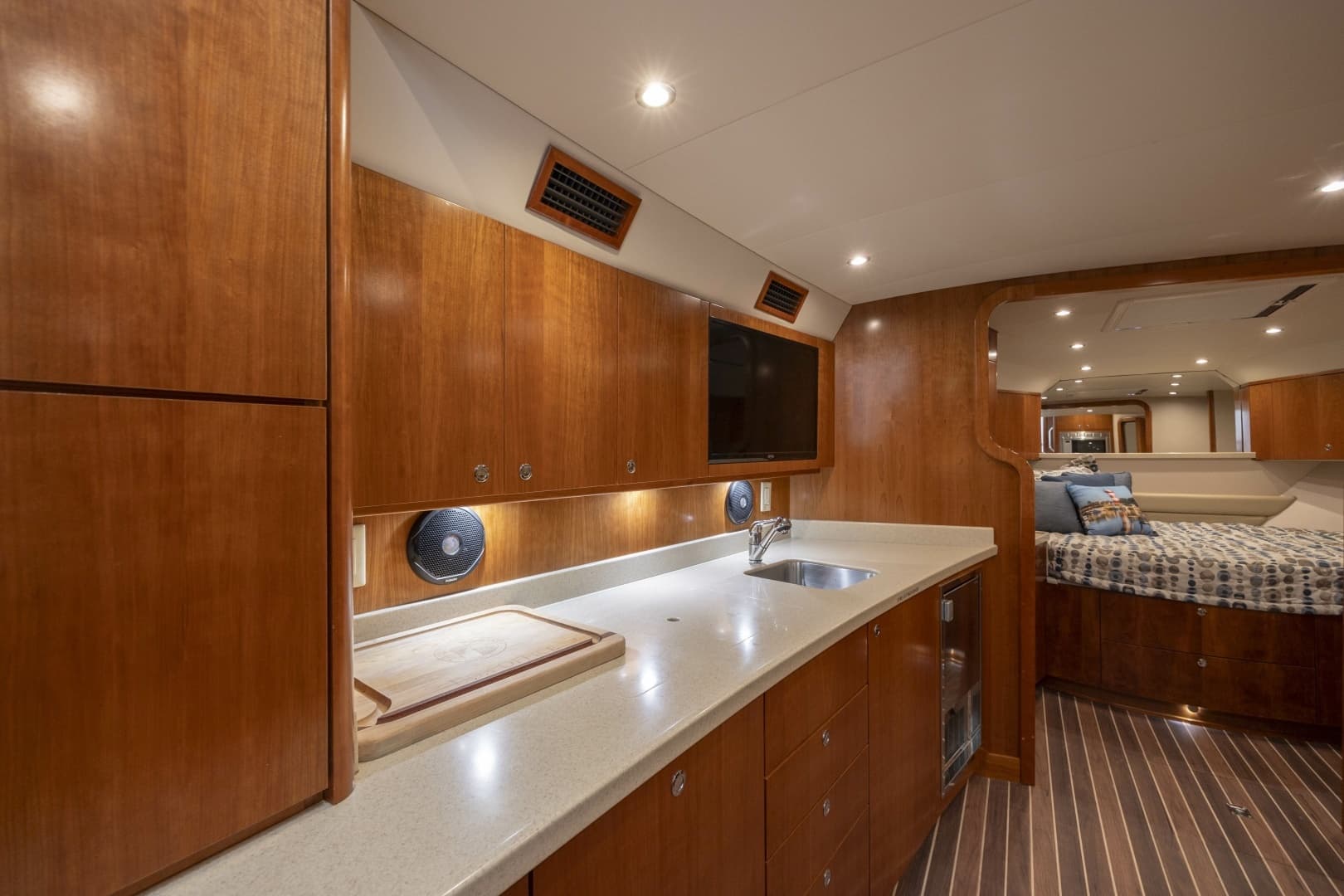 2019 Albemarle 410 Express Fisherman - Image 16