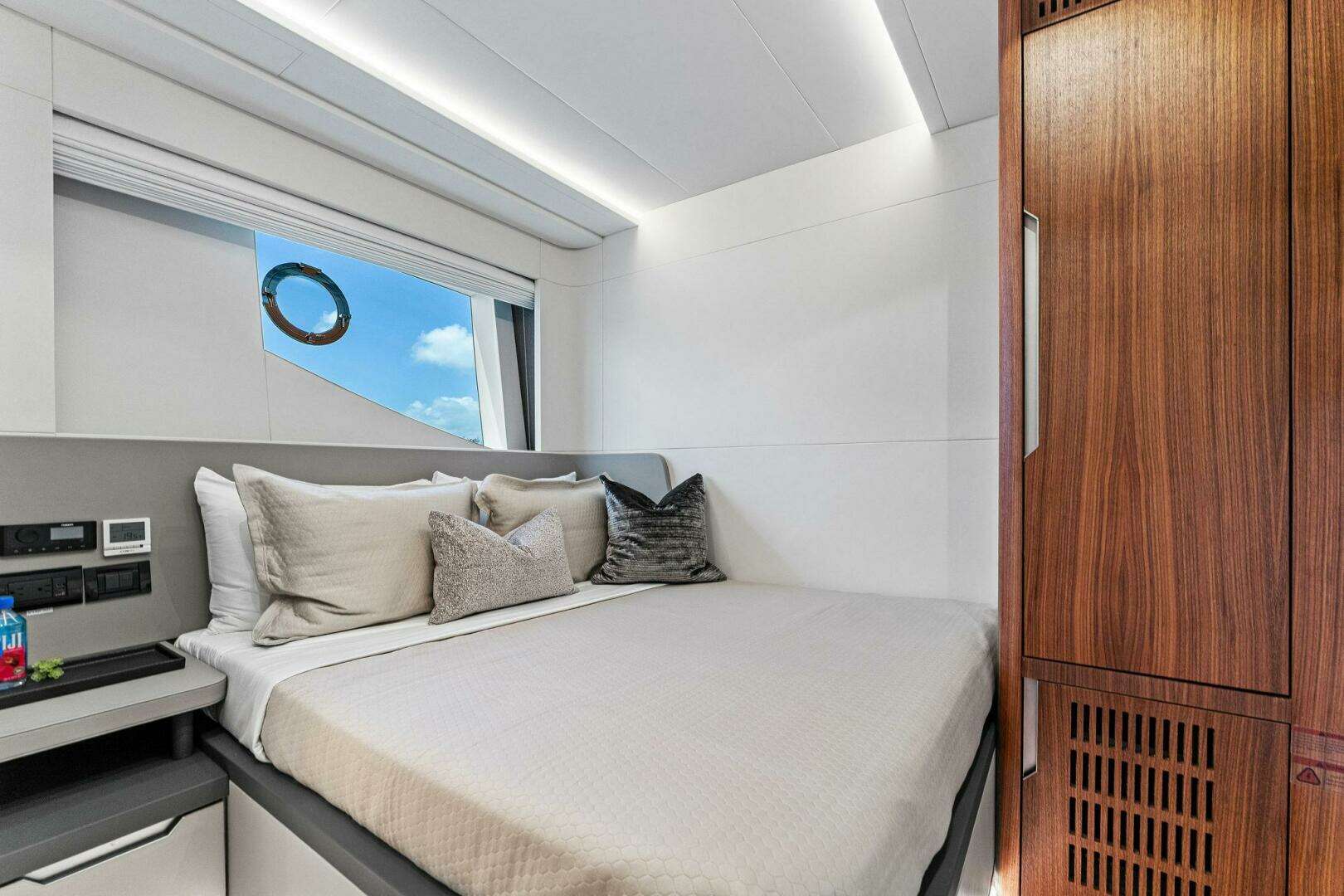 2027 Aquitalia Yachts Flybridge - Image 35
