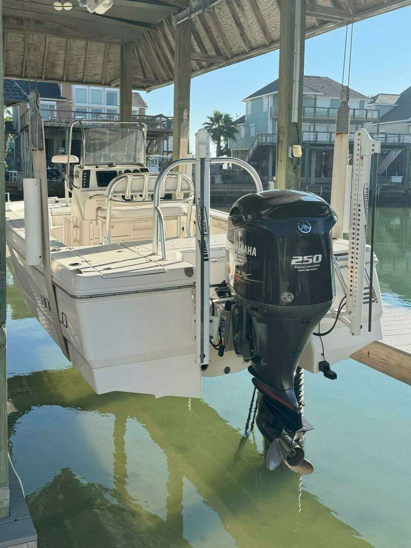 2016 Robalo 226 Cayman - Image 7