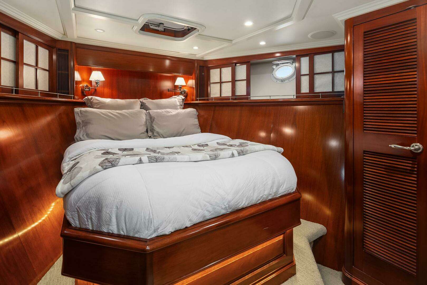 2001 Rayburn Custom Yachts Flush Deck - Image 36