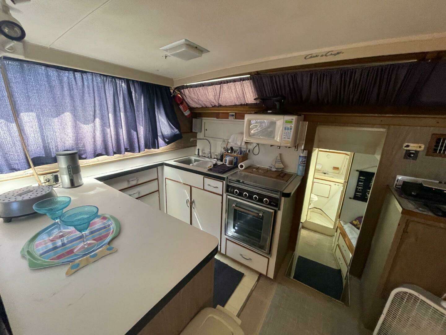 1969 Chris-Craft 47 Commander - Image 11