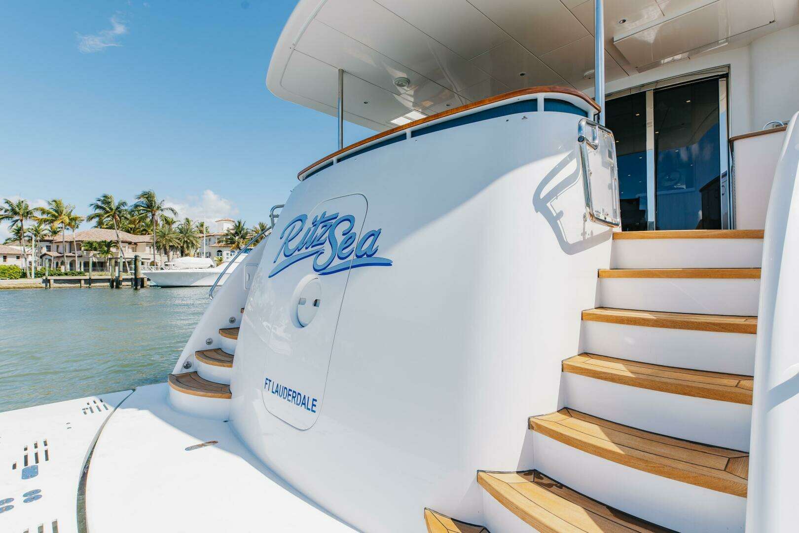 2014 Hatteras 80 - Image 6