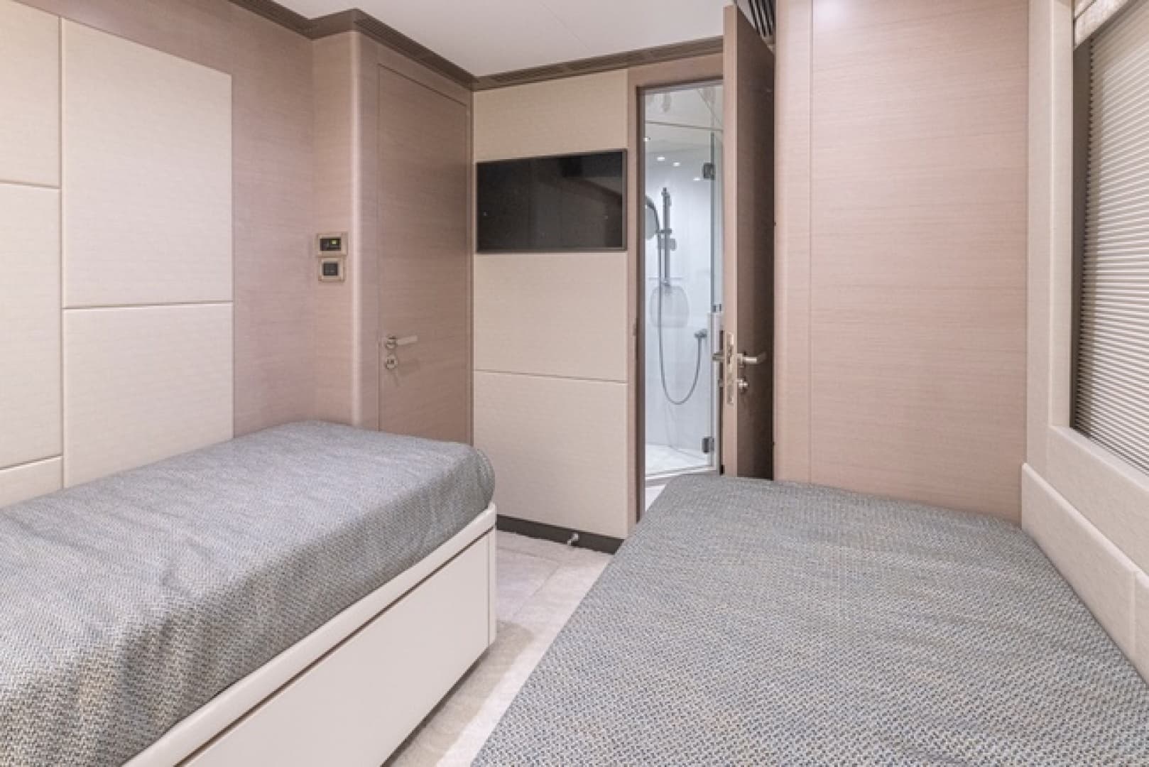 2027 Ocean Alexander 27R - Image 67