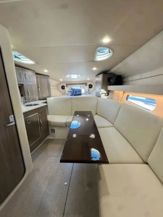 2021 REGAL 33 EXPRESS - Image 28