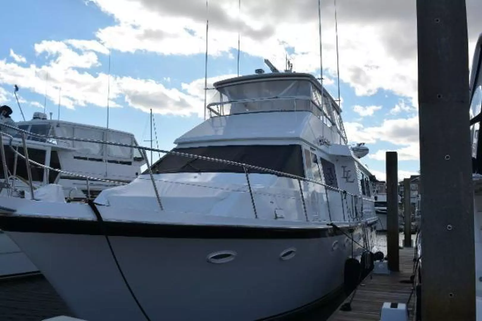 1989 Viking Motor Yacht - Image 3