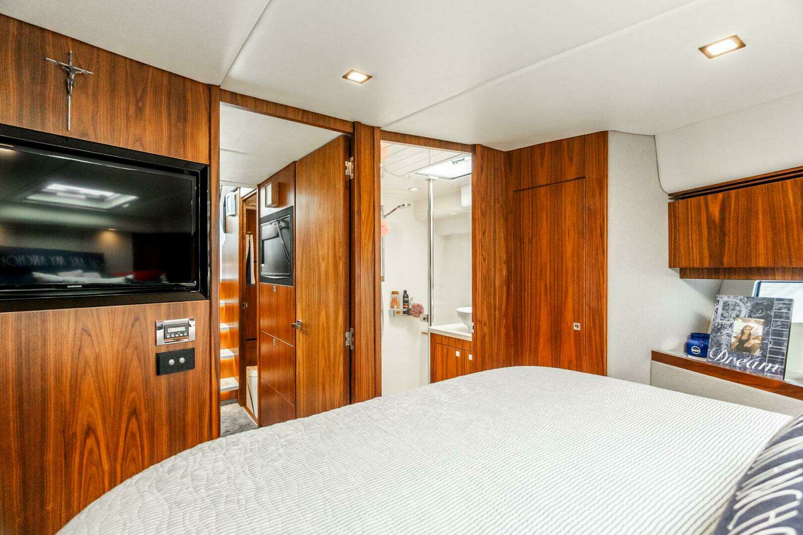 2019 Riviera 4800 Sport Yacht - Image 59