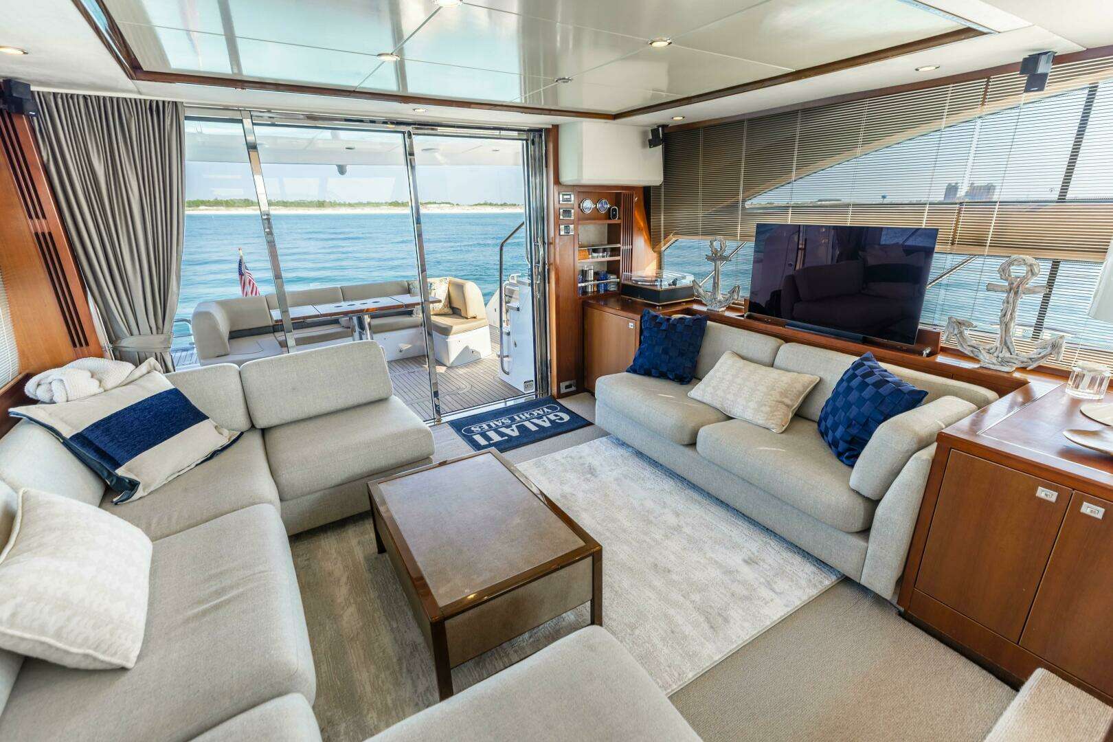 2011 Princess 64 - Image 12