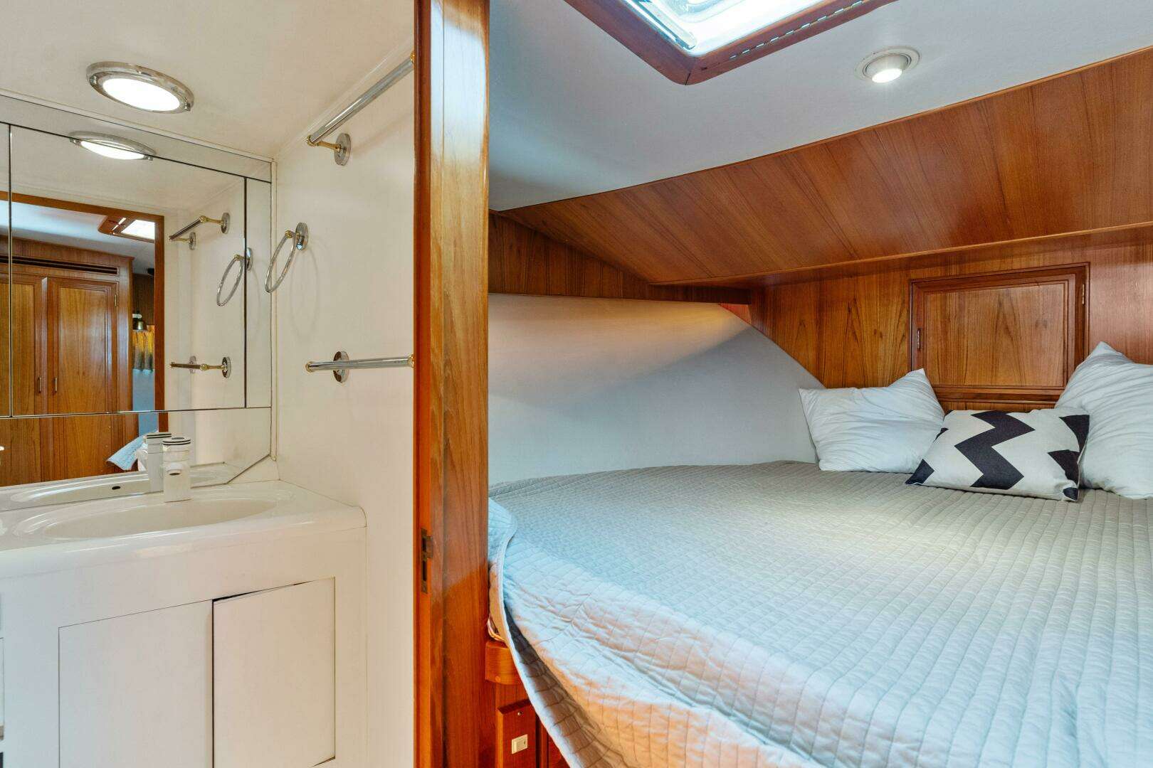 1993 Ocean Alexander — - Image 21