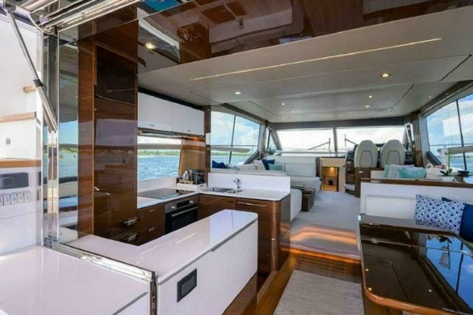 2019 Princess F62 - Image 9