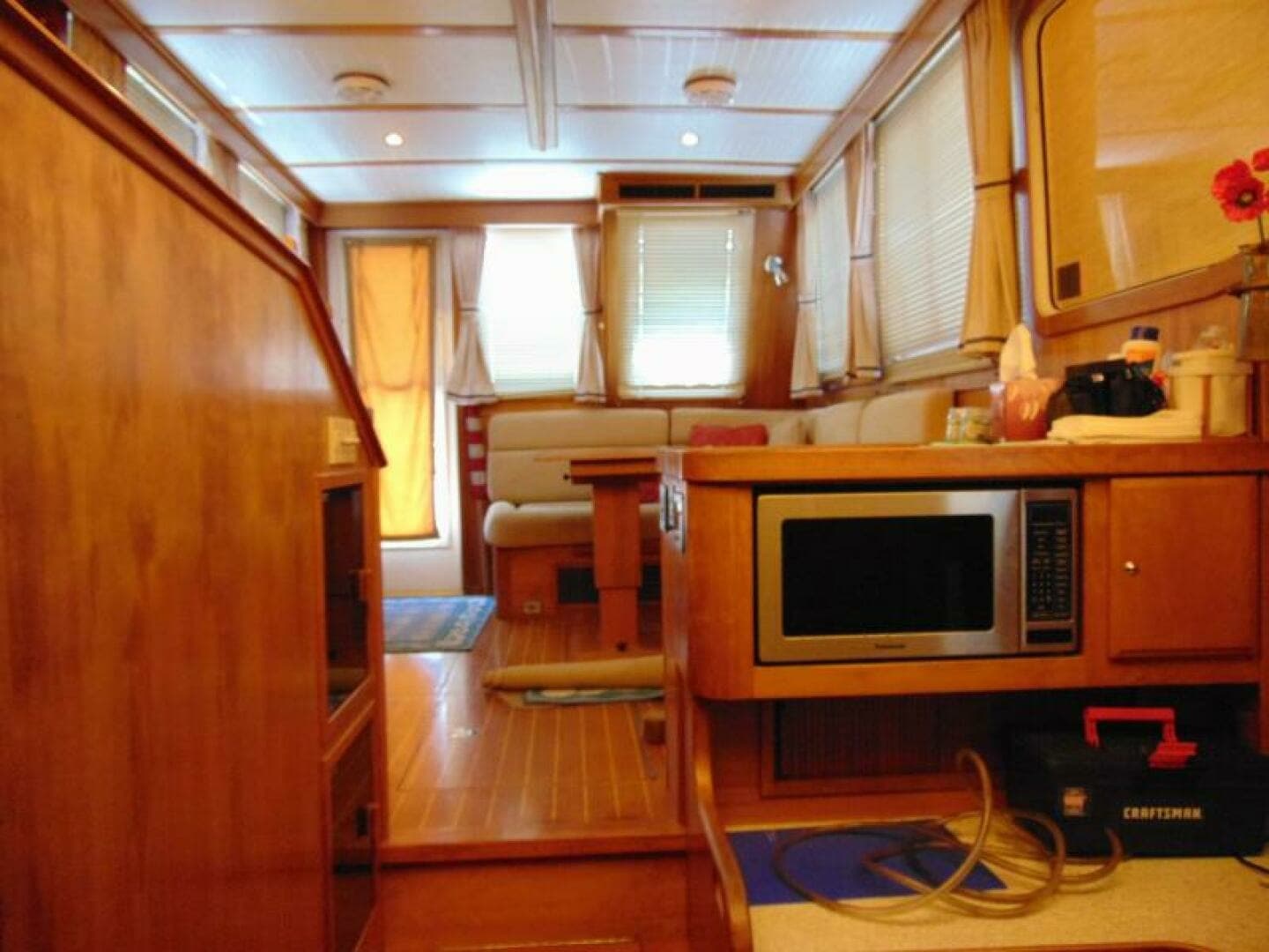 2004 Sabre Flybridge - Image 14