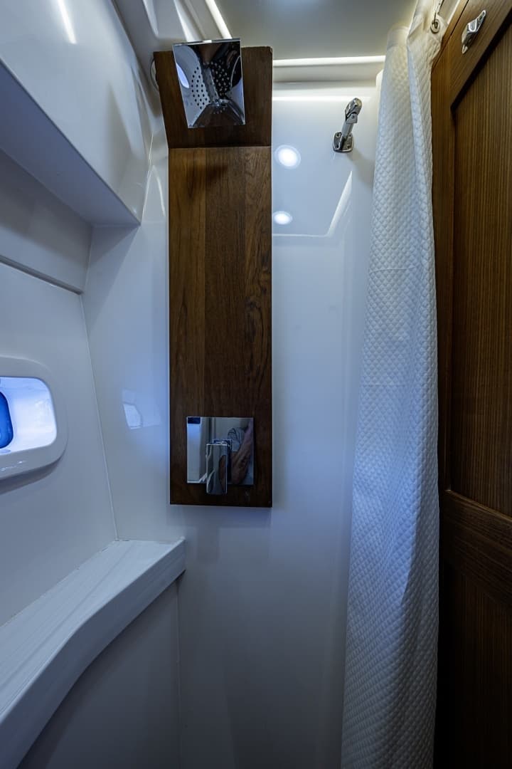 2025 Regal 38 XO - Image 38