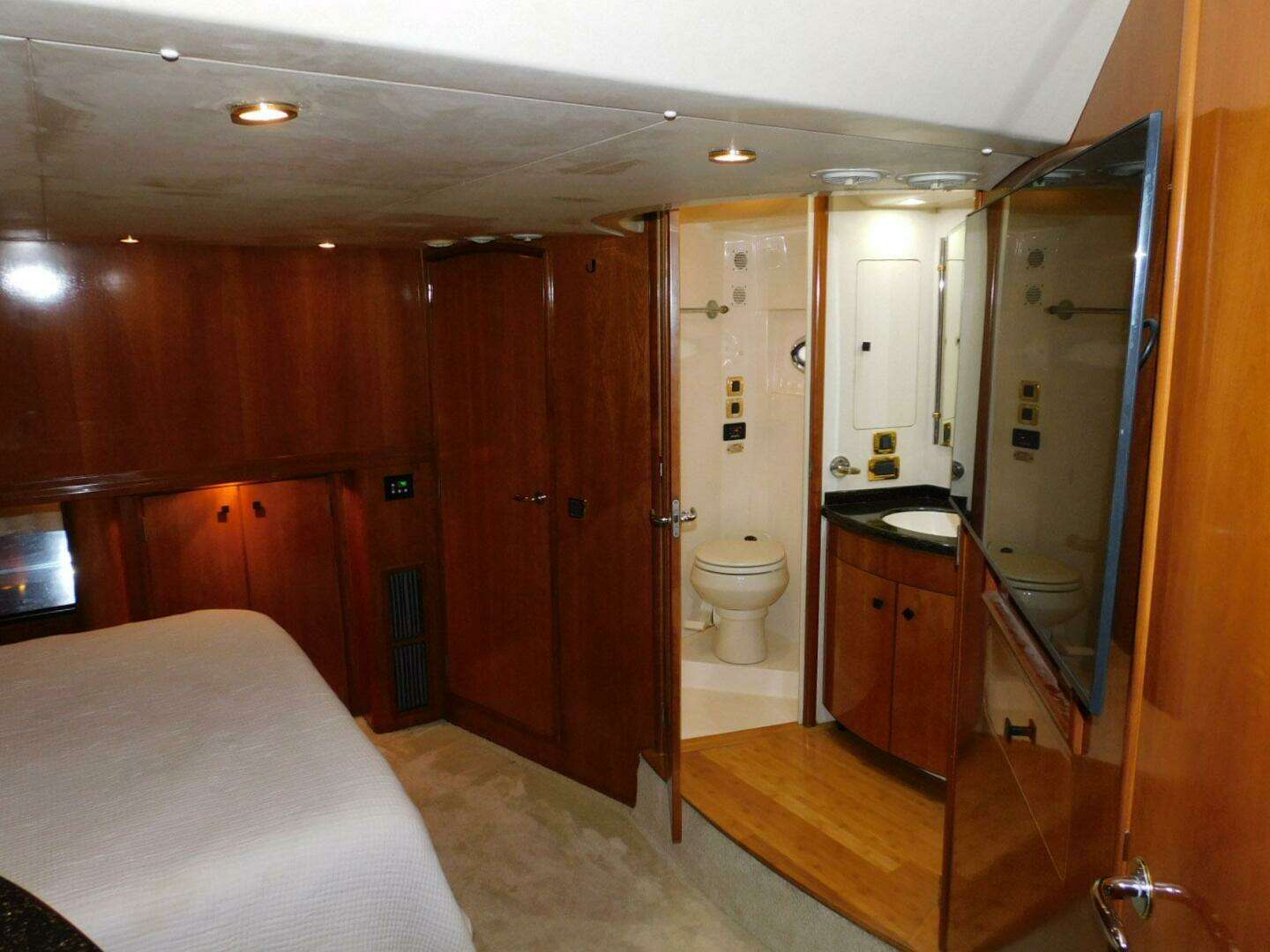 2002 Carver 570 Voyager Pilothouse - Image 31