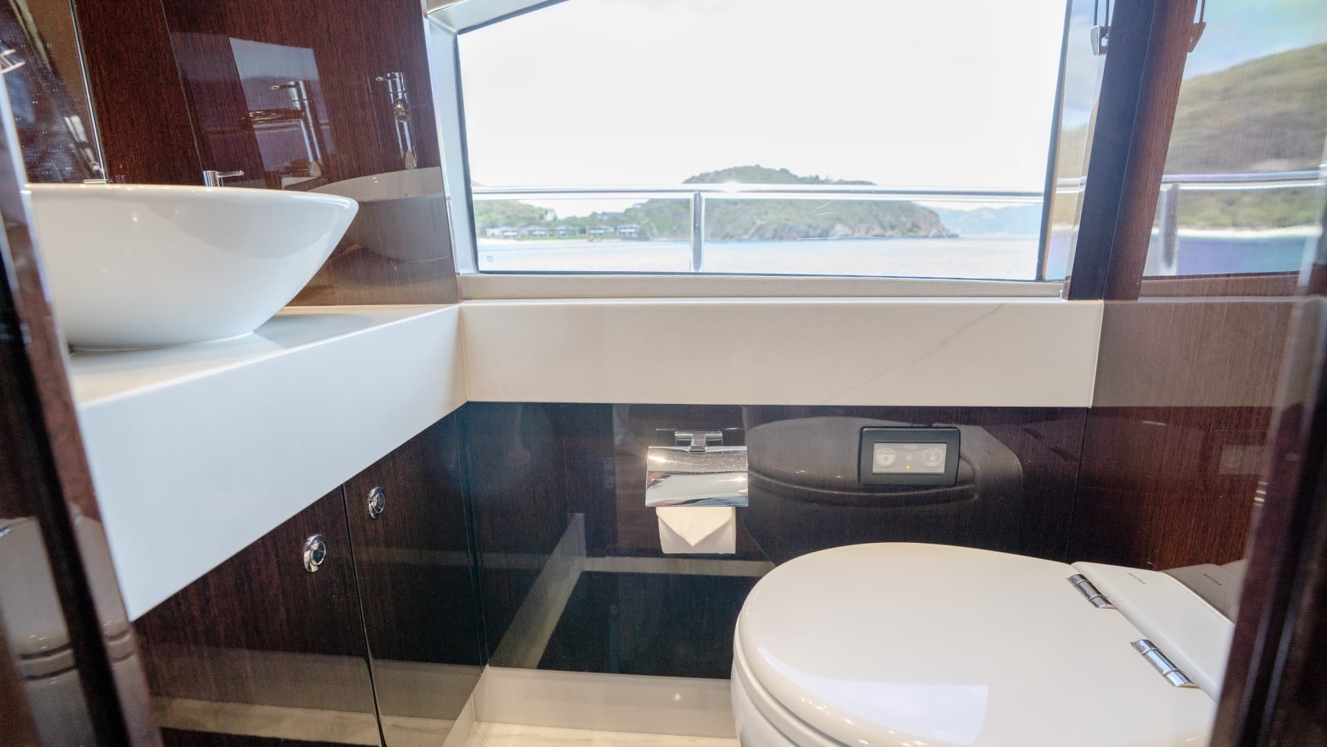 2017 Sunseeker 86 Yacht - Image 35