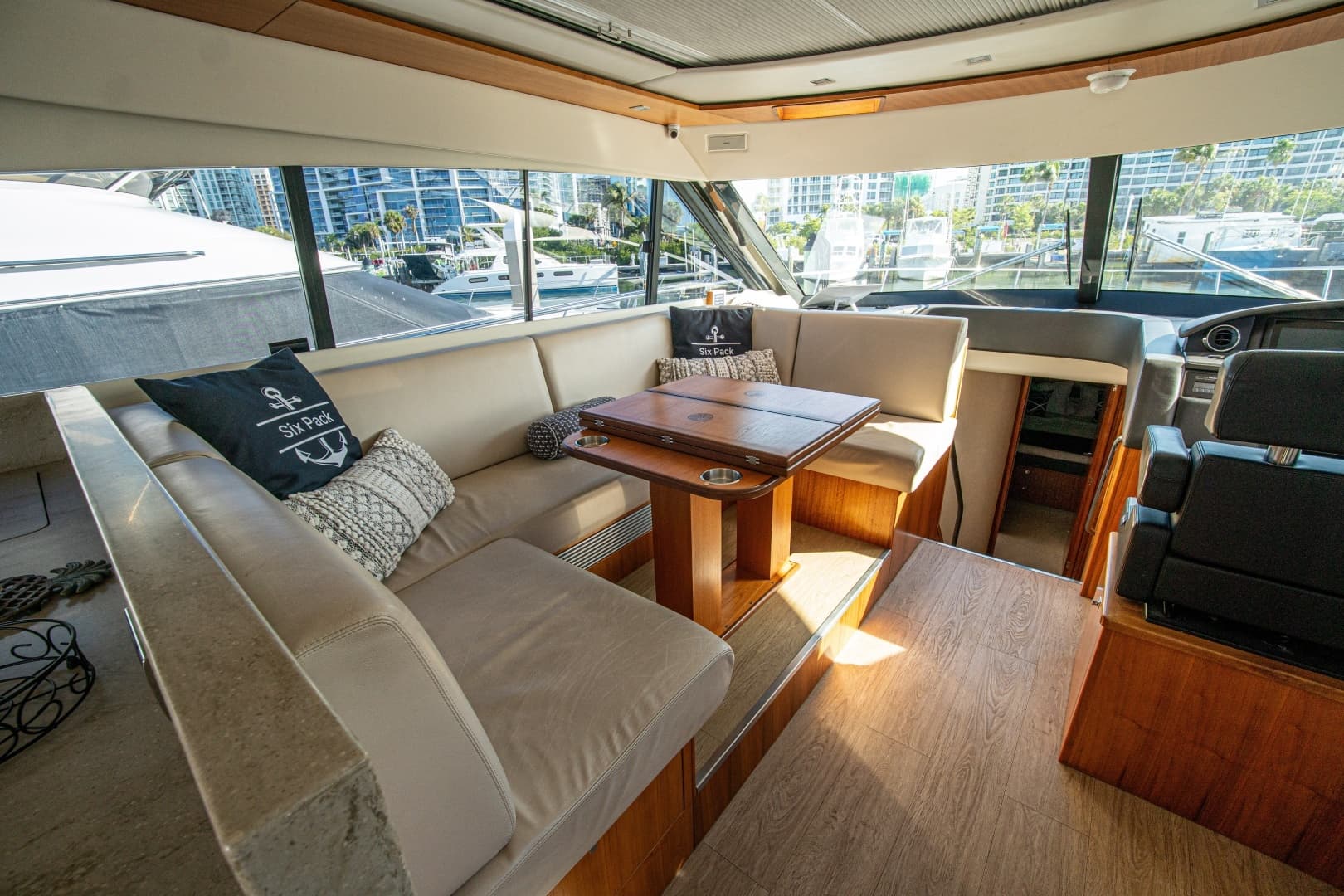 2015 Riviera 6000 Sport Yacht - Image 31