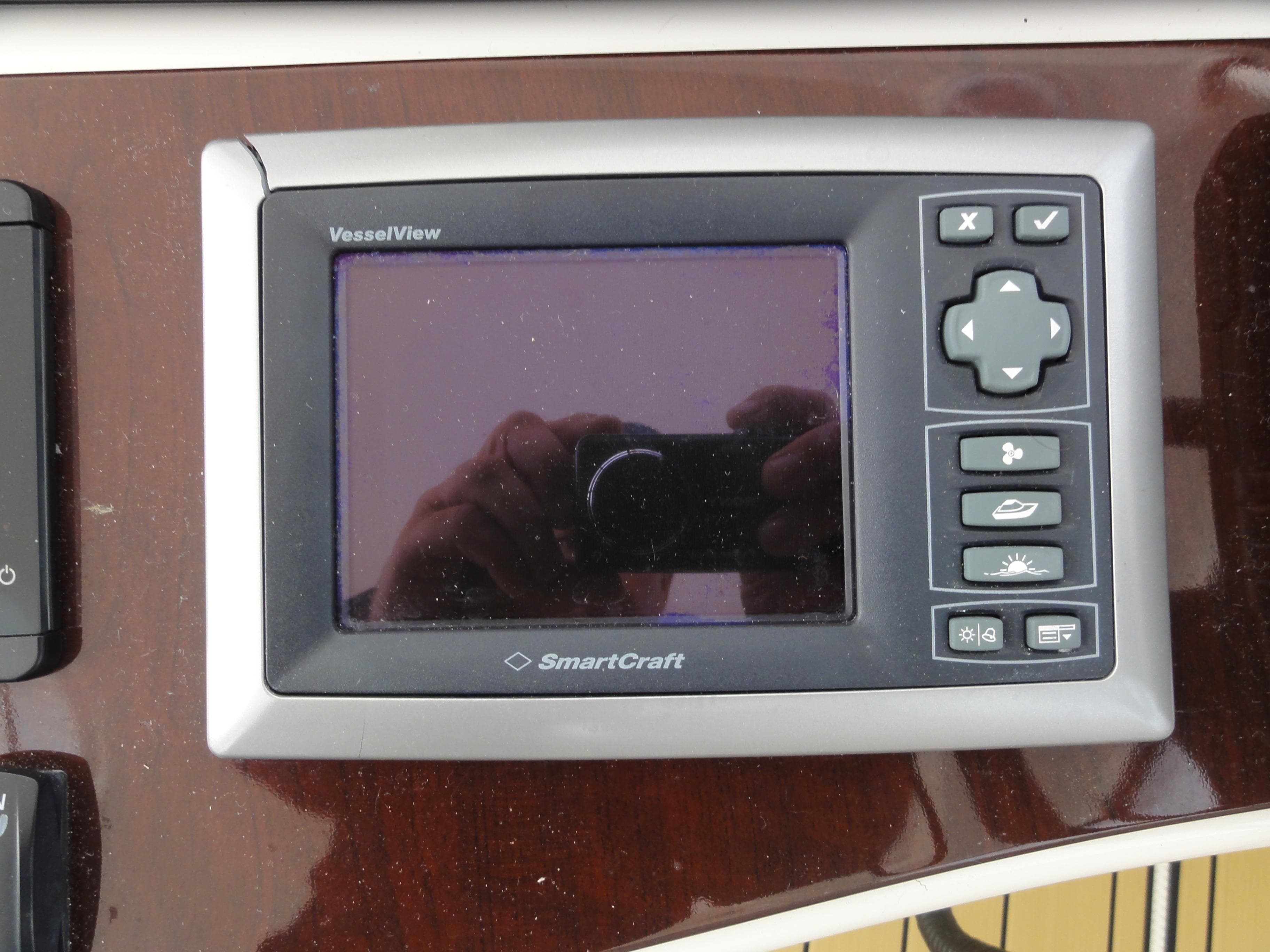 SmartCraft VesselView display on 2009 Meridian 441 Sedan yacht dashboard.