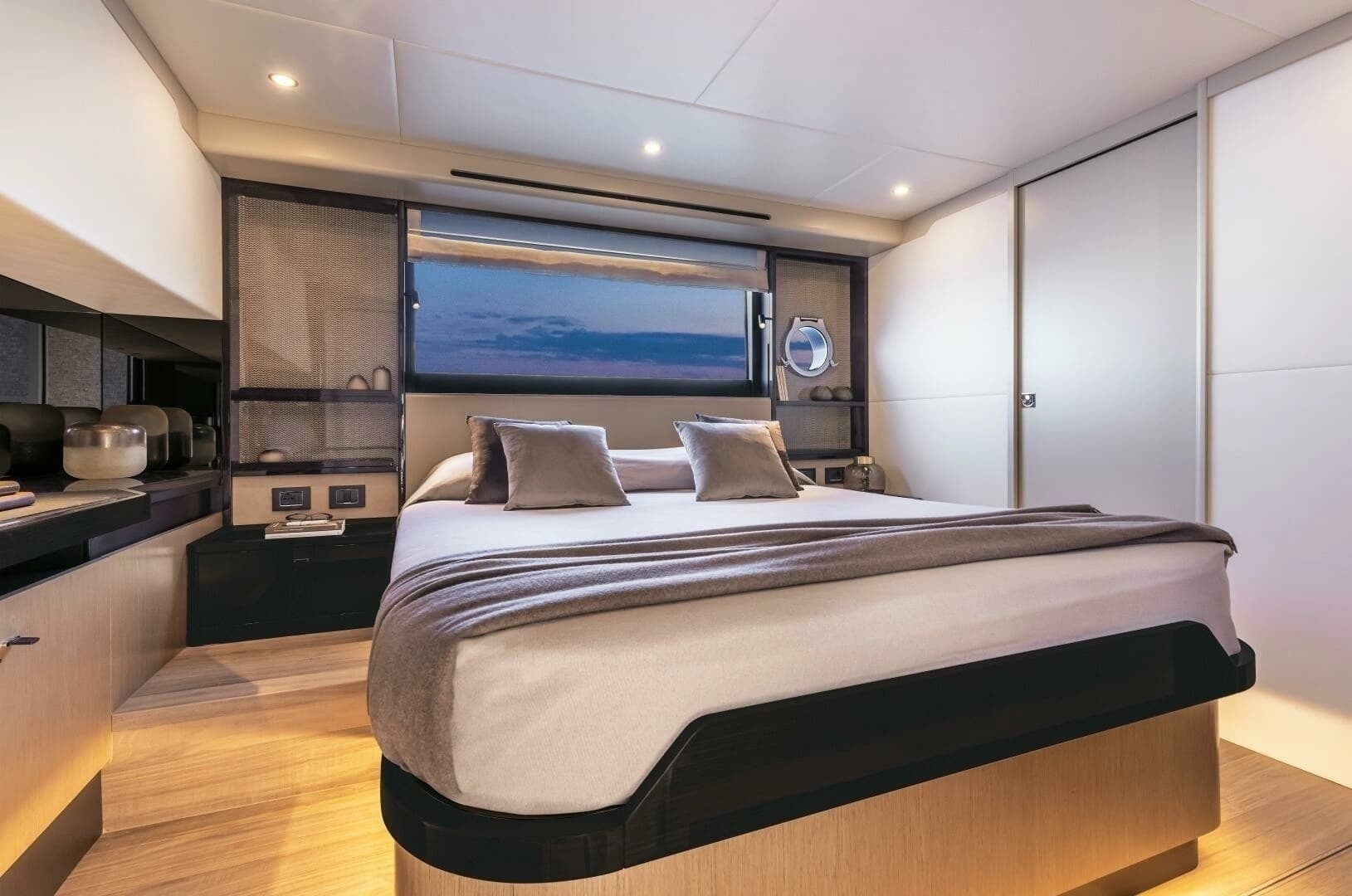 2027 Absolute 60 Flybridge - Image 14