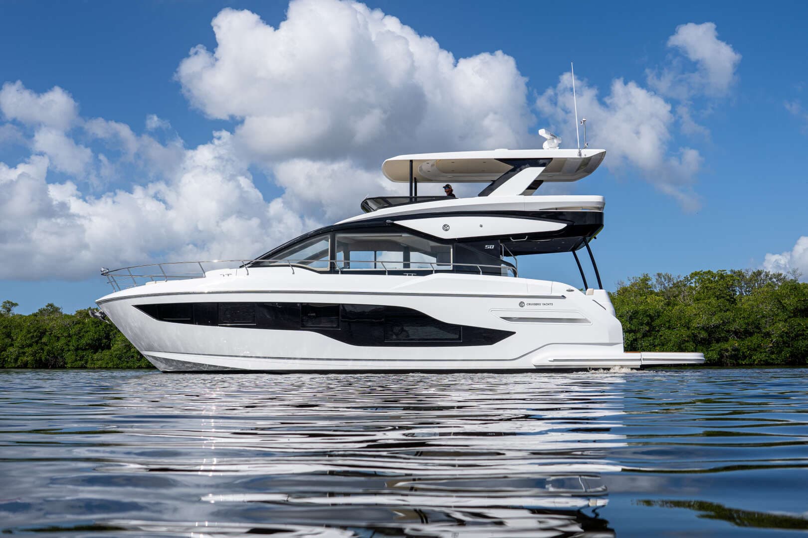 2026 Cruisers Yachts 50 FLY - Image 11