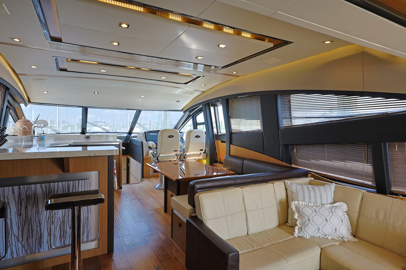 2017 Sea Ray L650 Fly - Image 30