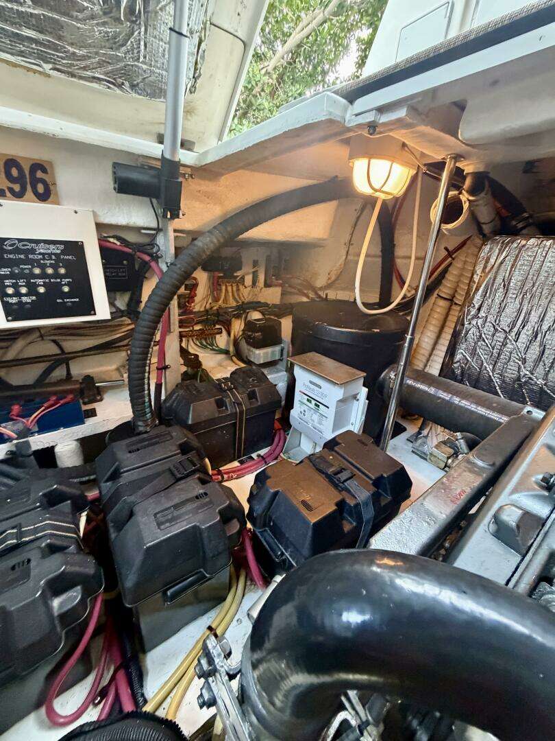 2007 Cruisers Yachts 370 Express - Image 25
