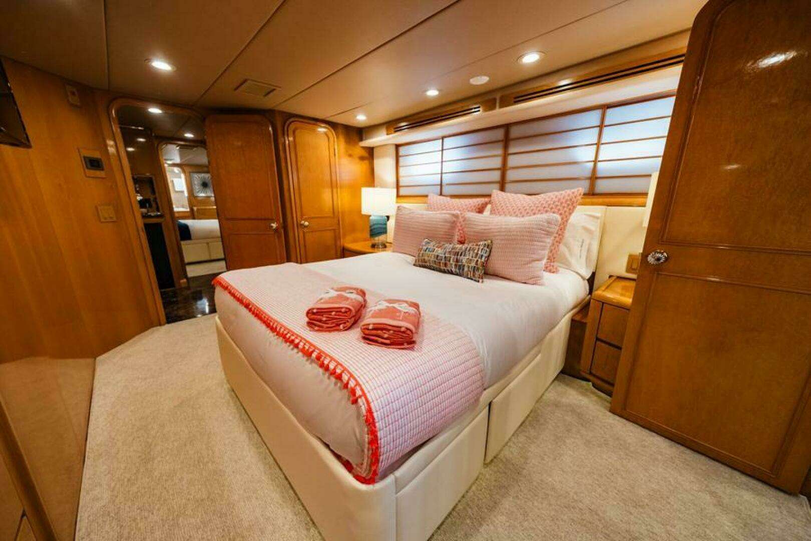 1995 Hatteras Flybridge Motor Yacht - Image 29