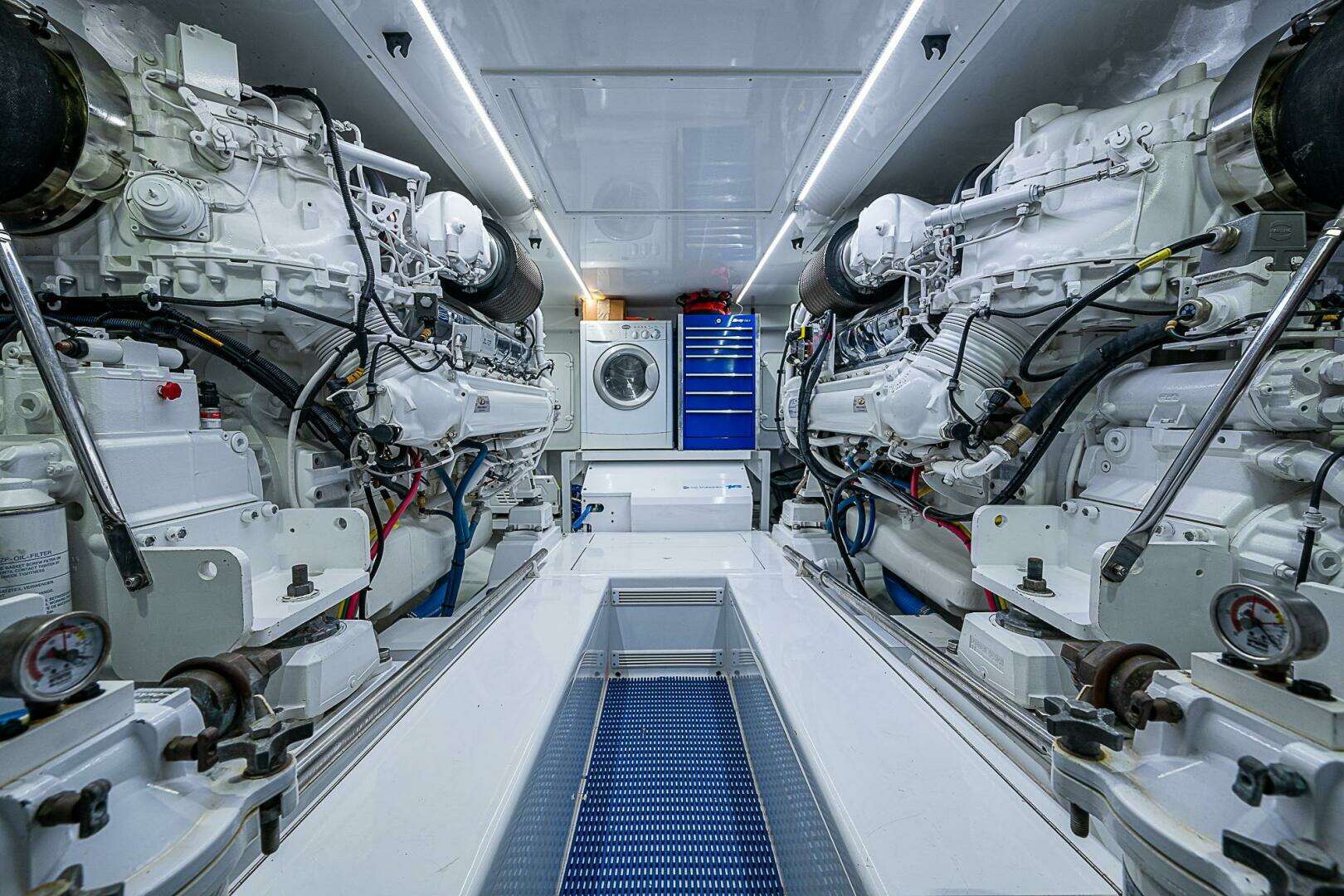 2017 F&S Cusotm Express Sportfish - Image 23