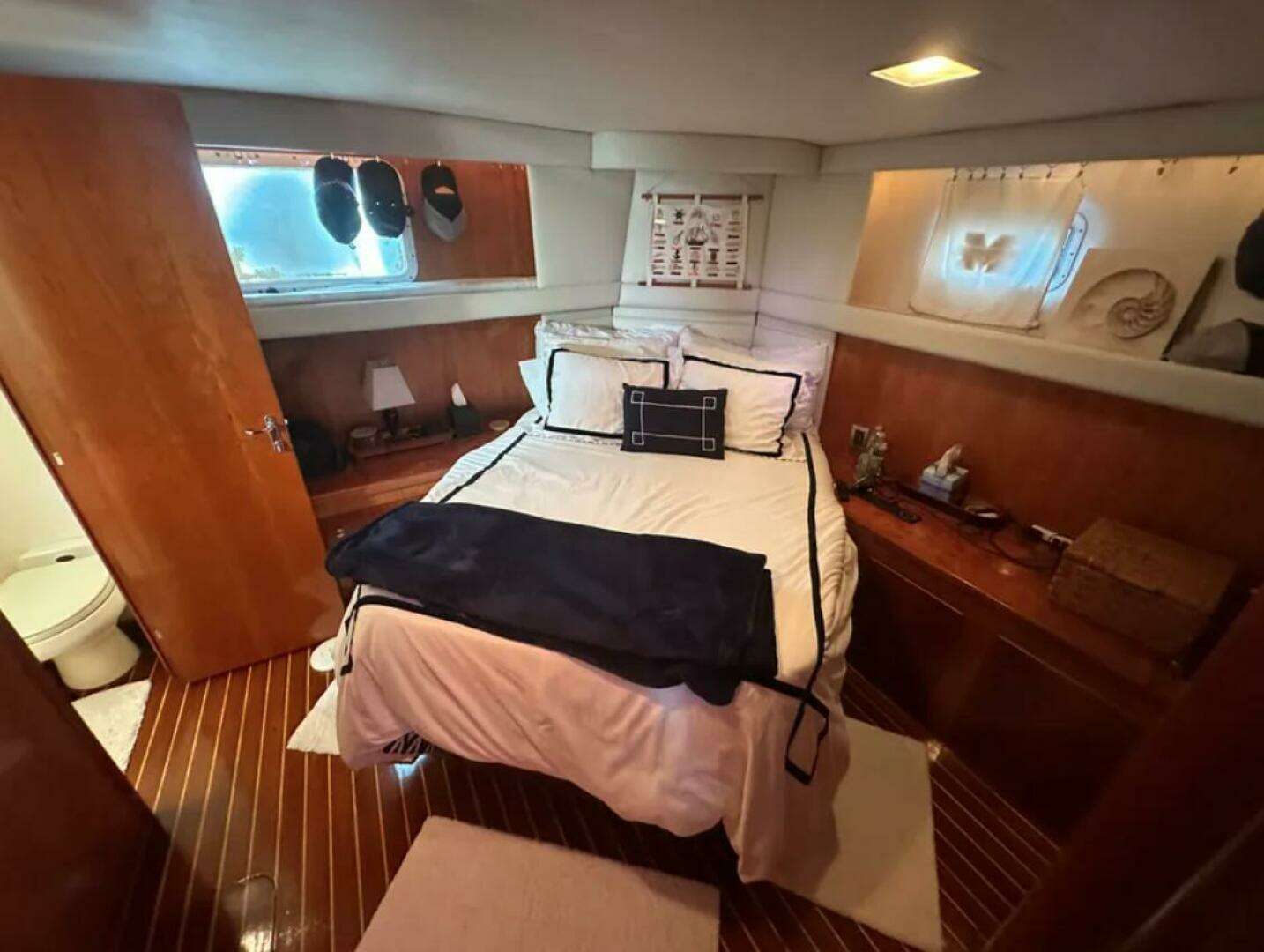1994 Hatteras 48 Cockpit Motor Yacht - Image 23