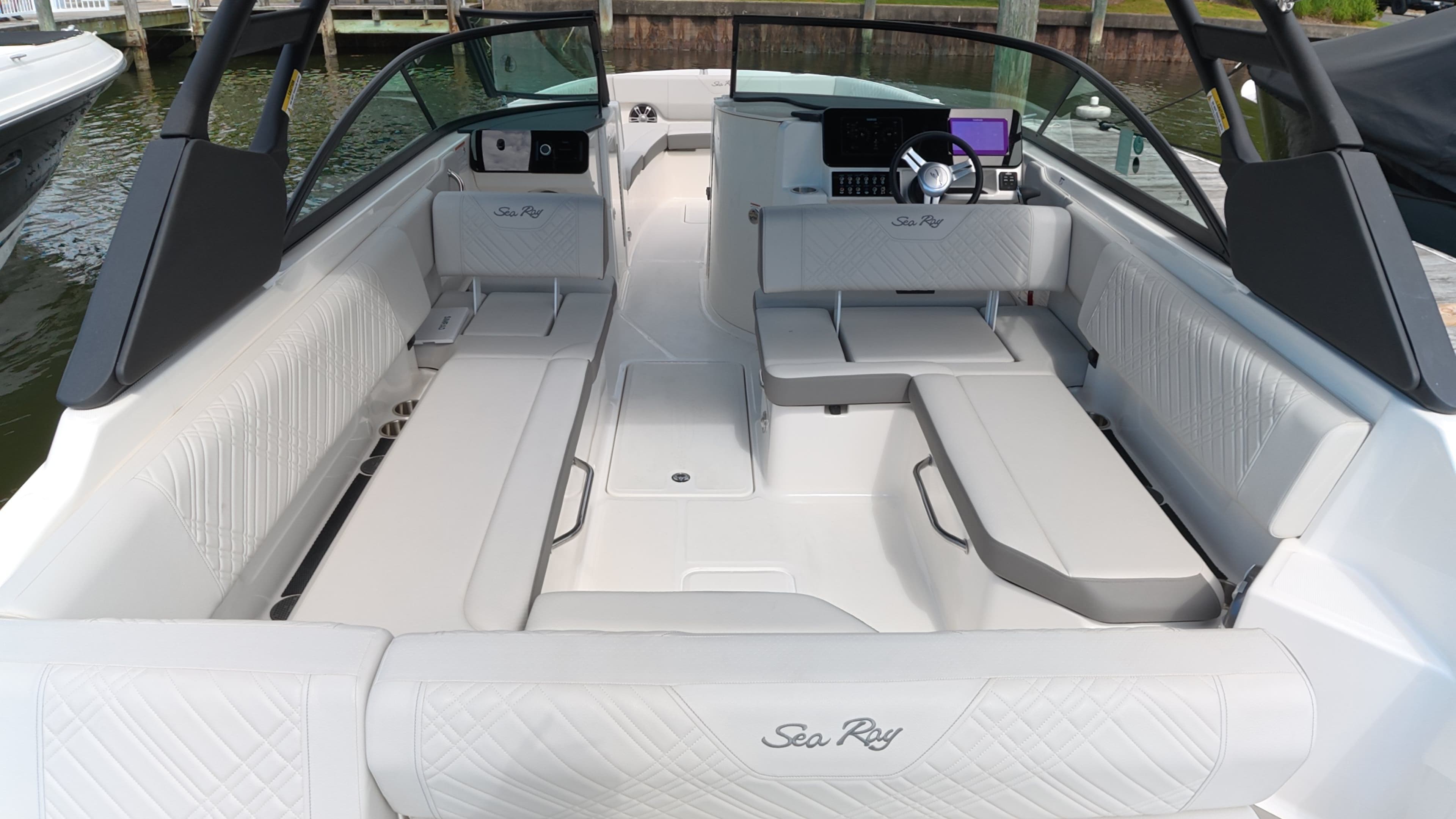 2025 Sea Ray SDX 270 Outboard - 12