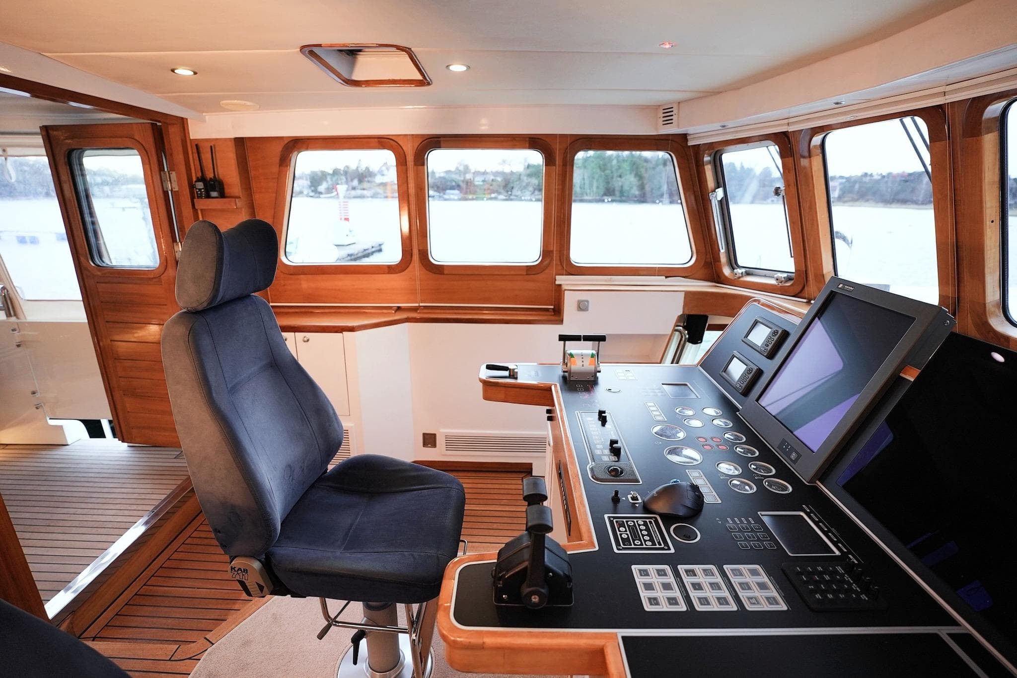 Luxurious Stentor 1800 yacht cockpit with modern controls and panoramic windows, 2005 model.