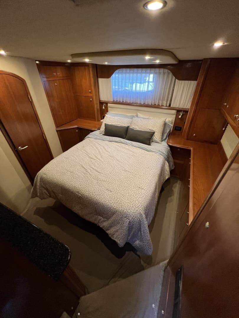 2005 Cruisers Yachts 405 Motor Yacht - Image 15