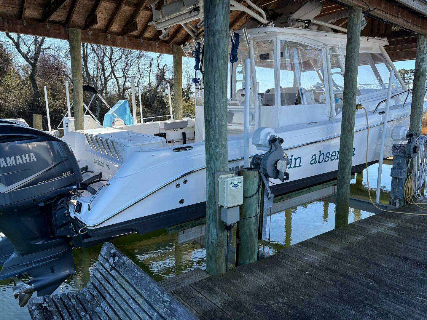2017 Everglades 350 LX - Image 18