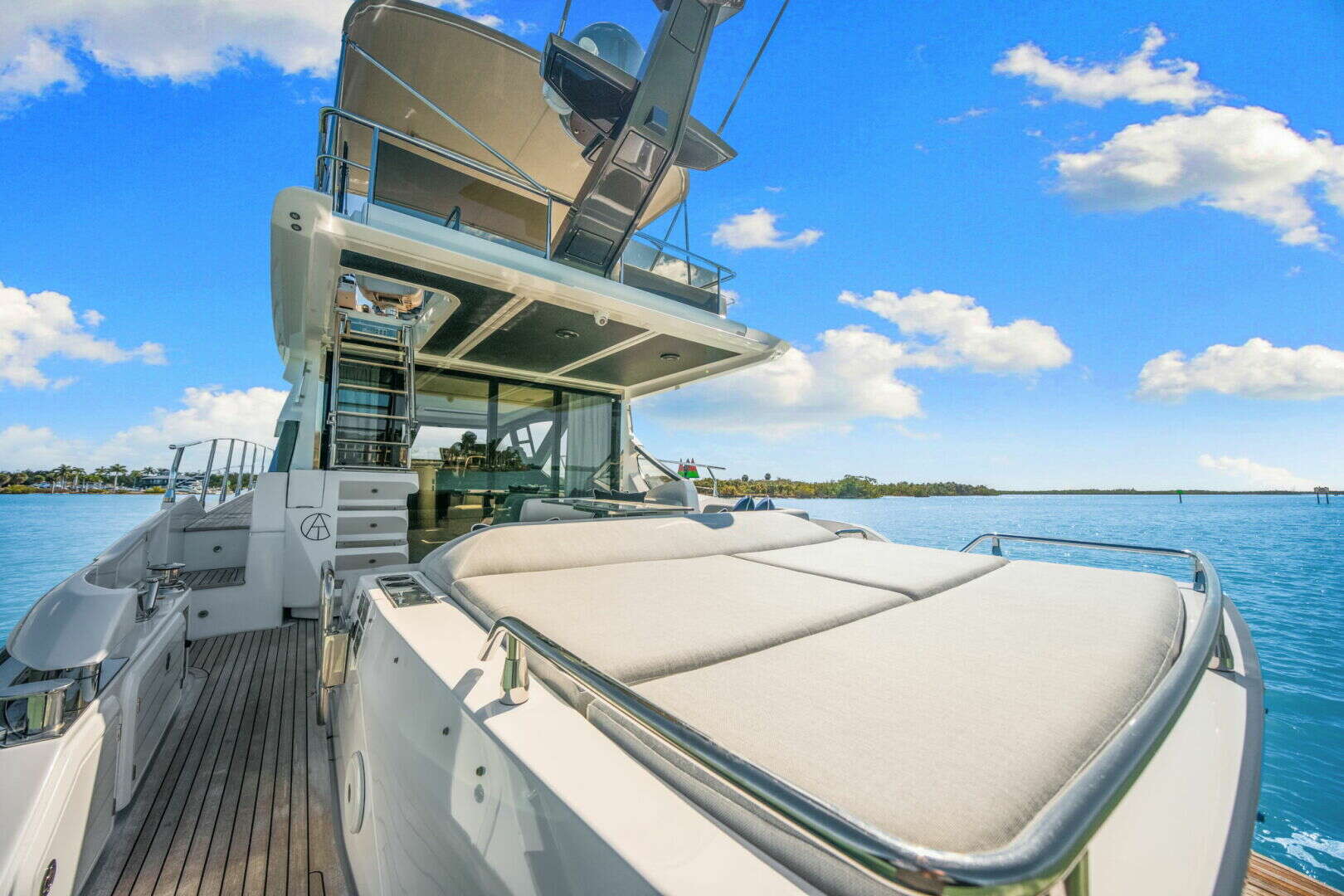 2022 Azimut S6 - Image 42