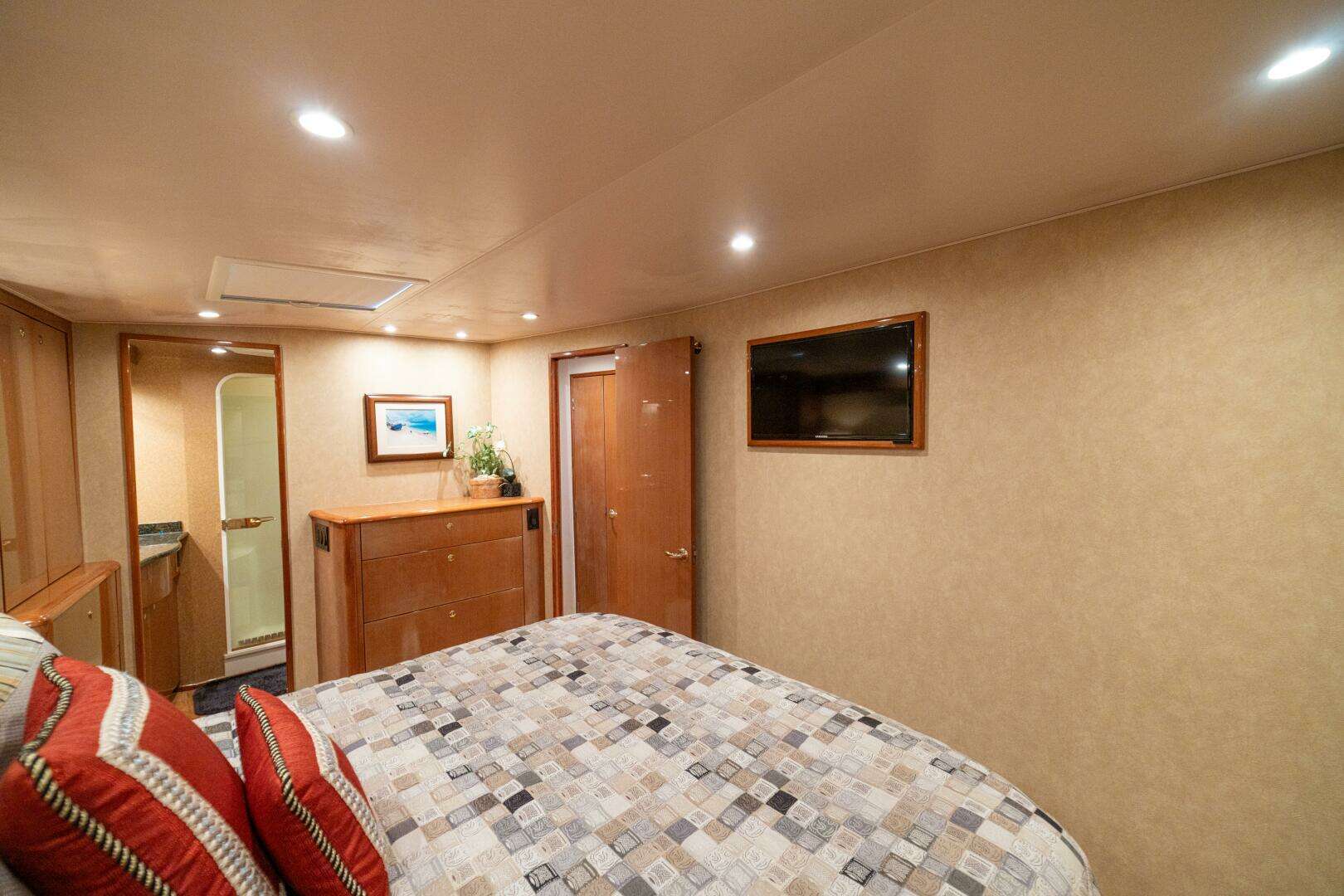 2004 Viking 61 Convertible - Image 40