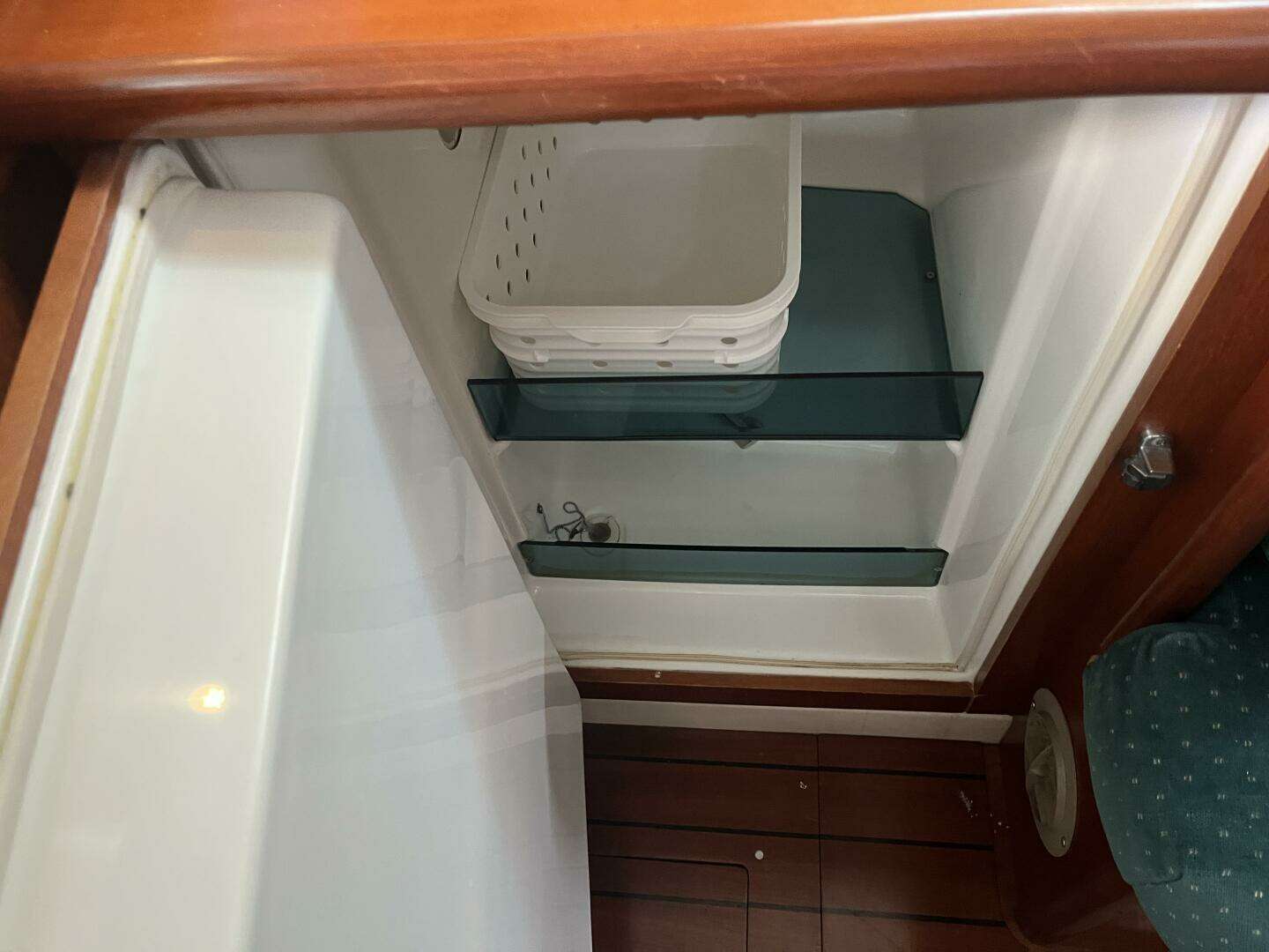 2001 Beneteau Oceanis 381 - Image 34